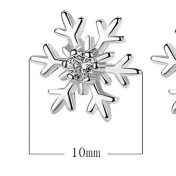 S925 Christmas Snowflake Stud Earrings - Picture 5 of 5